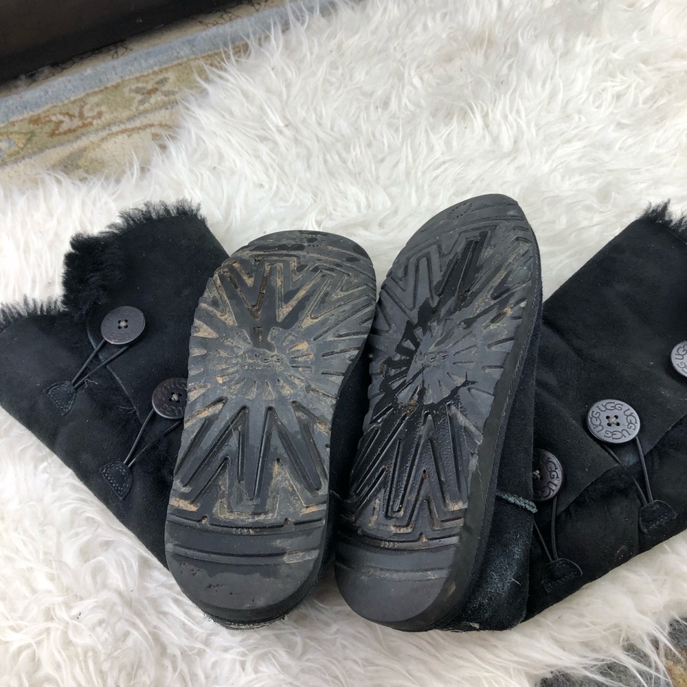Ugg black Bailey button triplet 8 - Picture 3 of 8